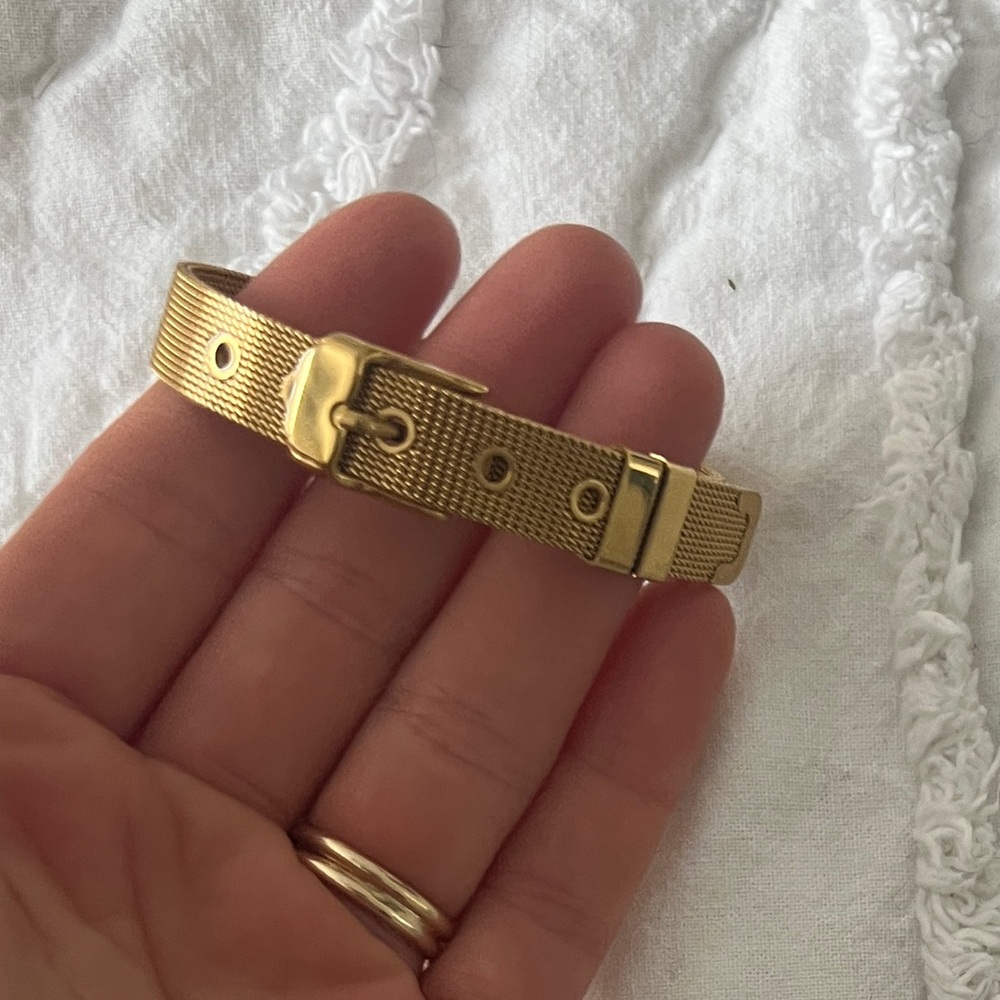 Elegant Gold Bracelet